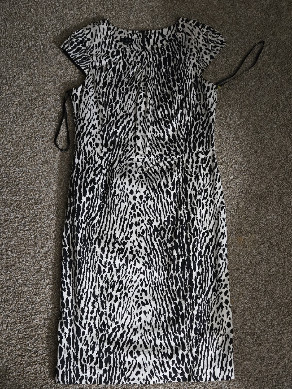 TapbotsBlack and White Animal Print Sheath Dress